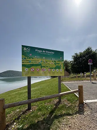 signalétique extérieure Doucier plage